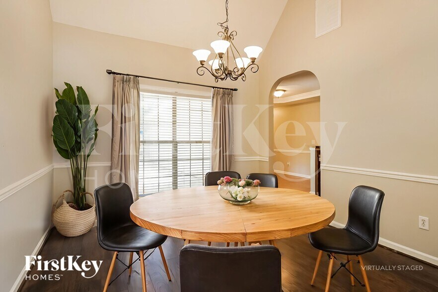 Building Photo - 150 Chinaberry Ln