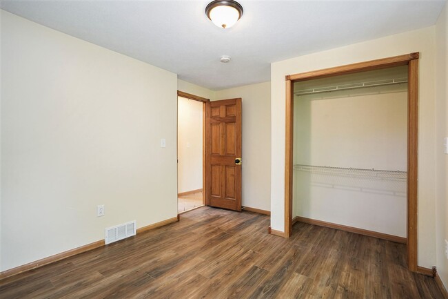 Building Photo - 3 Bedroom, 2 Bath Home in Grand Rapids! Av...