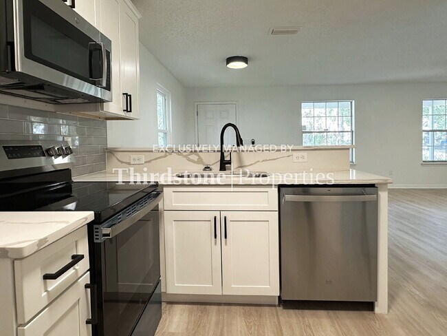 Building Photo - 1732 W 44th St