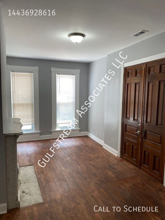 Building Photo - 716 Dolphin St
