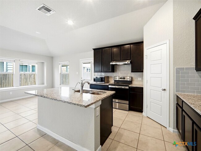 Building Photo - 1132 Amber Lk