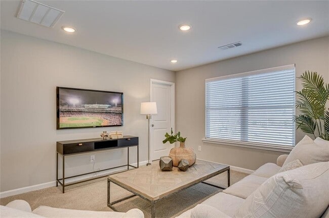 Building Photo - 105 Essence Dr