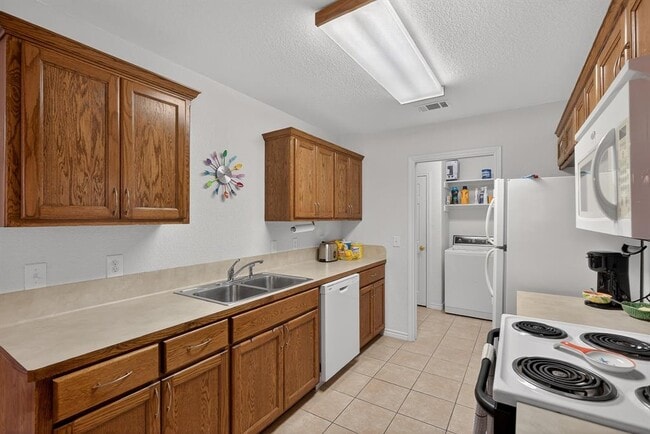 Building Photo - 268 Braeburn Cir