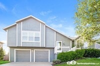 Building Photo - 3 Bedroom/ 2 Bath Home in Gardner! Availab...