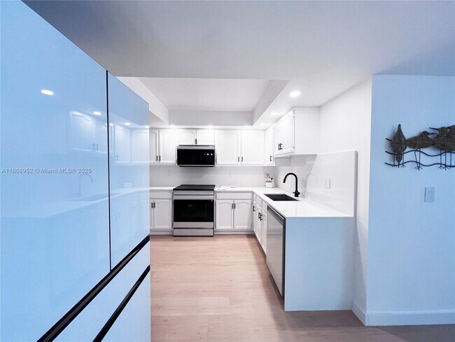 Building Photo - 5100 N Ocean Blvd
