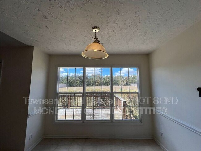 Building Photo - 121 Bugle Call Dr