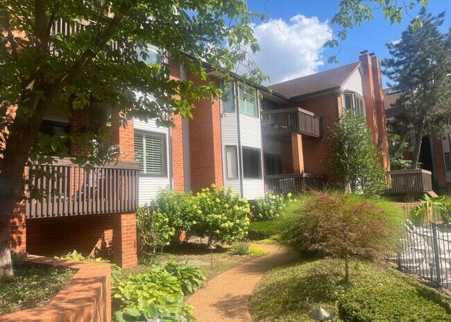 Building Photo - 4444 Lindell Blvd