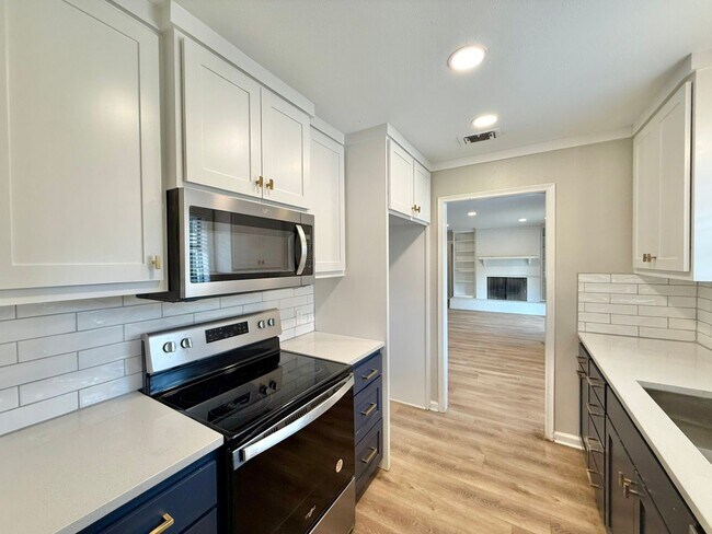 Building Photo - Tour today! Stunning 4-bedroom, 2-bath bea...