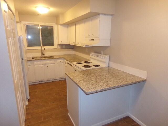 Building Photo - BCR 5557 Canterbury Lane- COPY