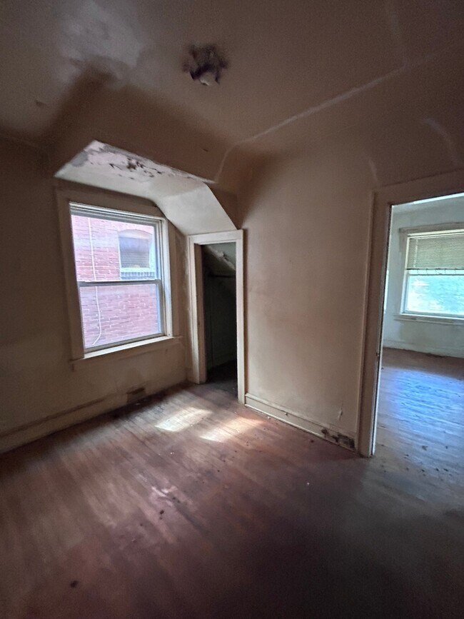 Building Photo - 5124 Northland Ave