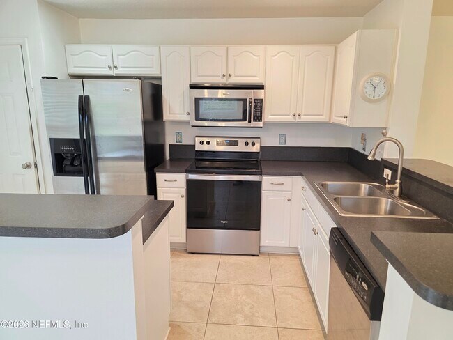 Building Photo - 104 Crete Ct