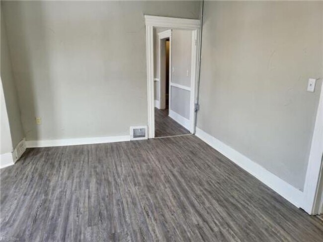 Building Photo - 10525 Earle Ave