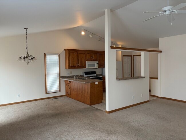 Building Photo - 517 E Conley Dr