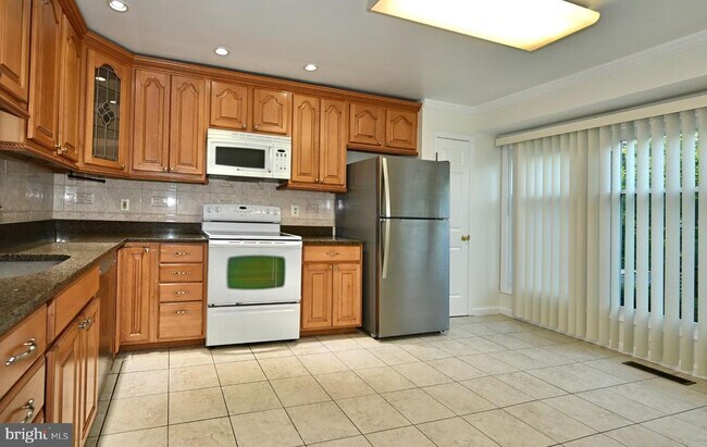 Building Photo - 1561 Templeton Pl