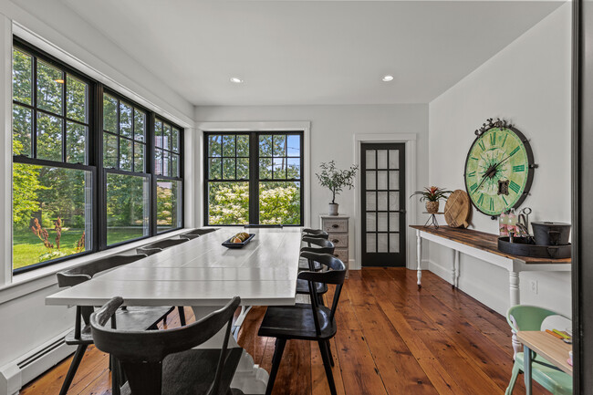 Dining room with morning sun. - 96 Spurwink Rd