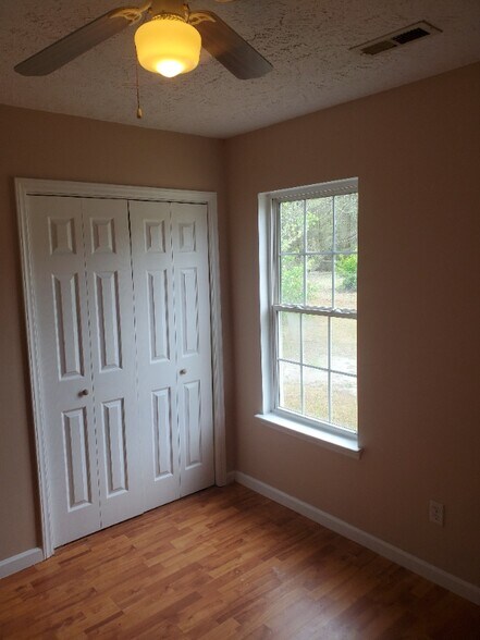 Building Photo - 8100 Webster Ct NE