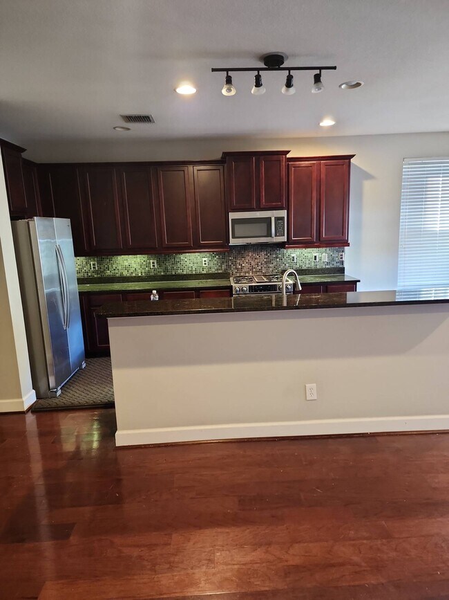 Building Photo - 2472 Lantana Ln