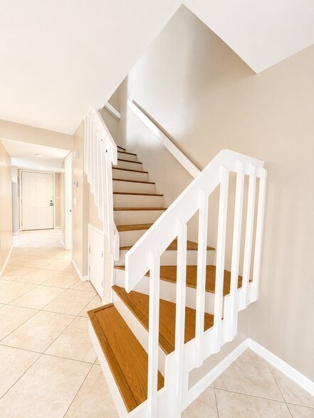 Building Photo - 1713 Azalea Ct