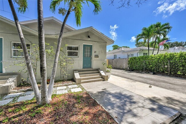 Building Photo - 21 NE 48th St