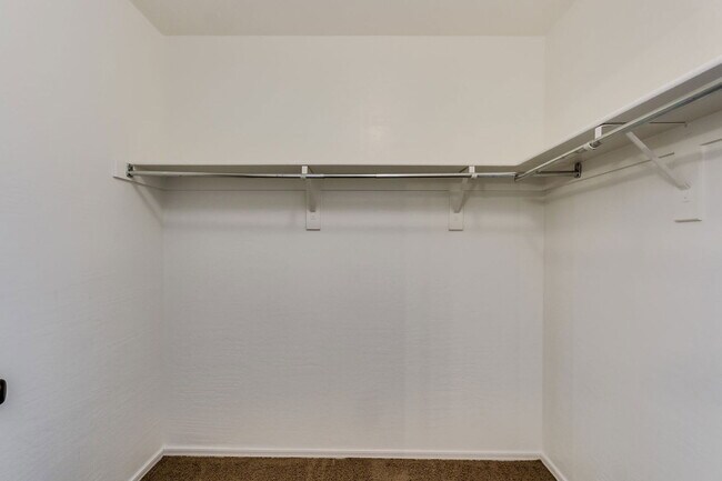 Building Photo - 860 S Adam Way