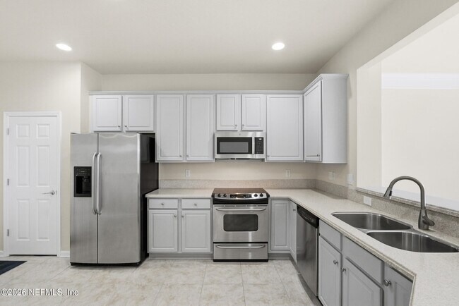 Building Photo - 6280 Autumn Berry Cir