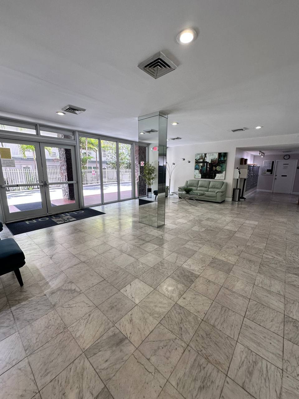 Building Photo - 3161 S Ocean Dr