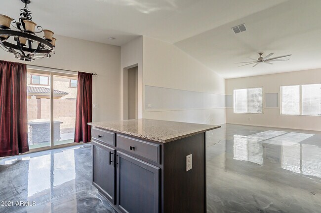 Building Photo - 2669 E Bellerive Dr