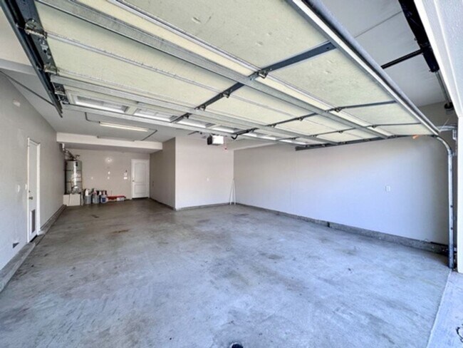 Building Photo - Oversized 5 bedroom Copper Canyon Murrieta...
