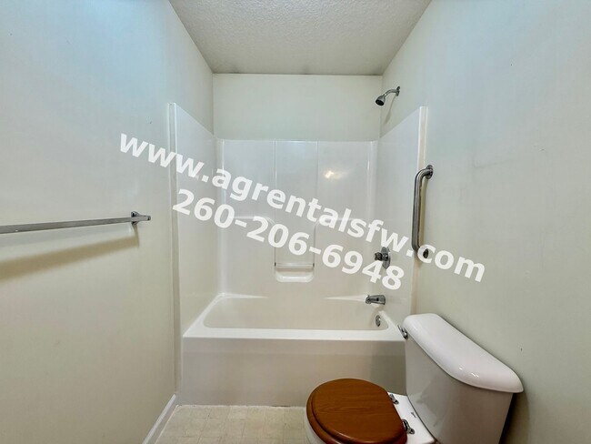 Building Photo - 3 Bedroom House - $300 off first months rent