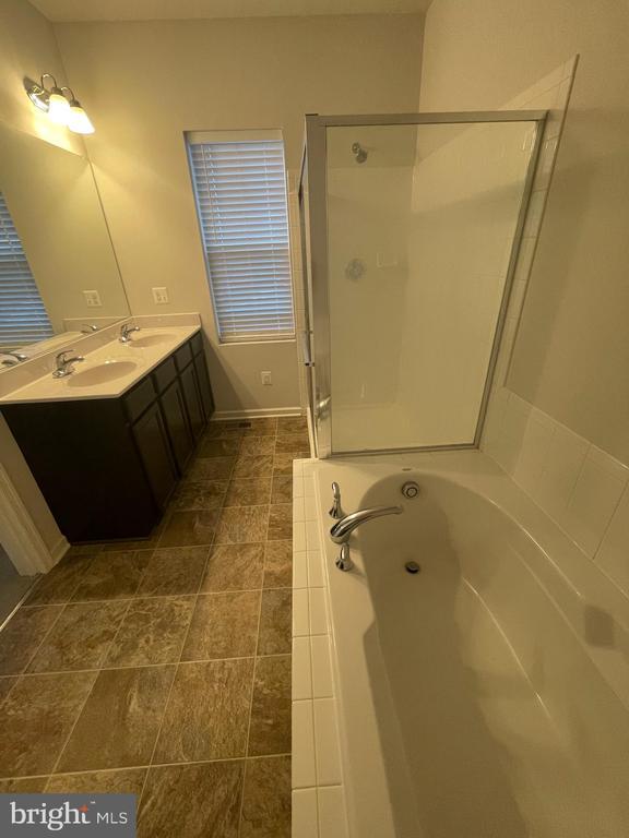 Building Photo - 301 Starry Way Dr