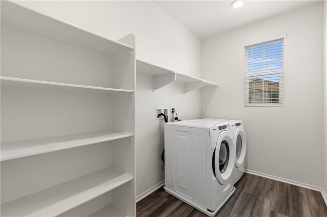 Building Photo - 895 Brookdale Dr