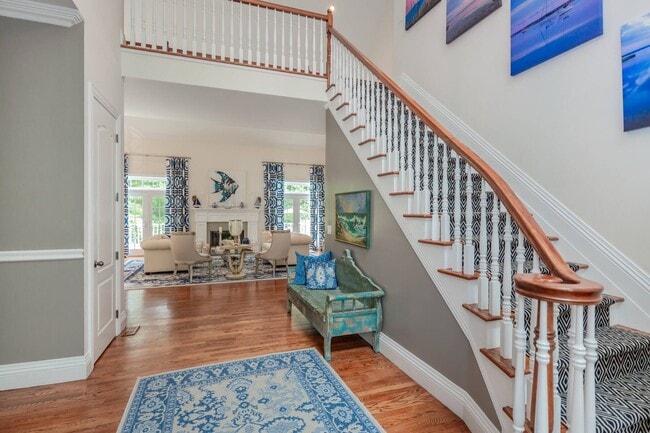 Building Photo - 6 Old School House Ln