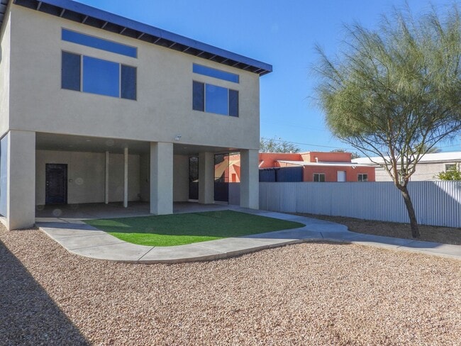 Building Photo - 3 Bedroom 2.5 Bath Home