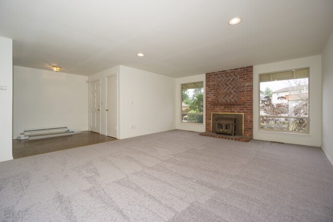 Building Photo - 15739 SE 175th Pl