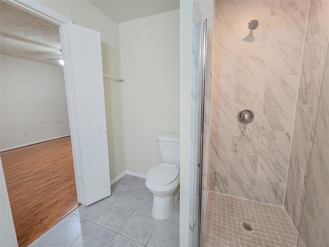 Building Photo - 13115 High Star Dr