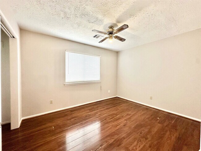 Building Photo - Sheffield Drive, Missouri City, TX 77459 - 4 BR 2.5 BA single-family home