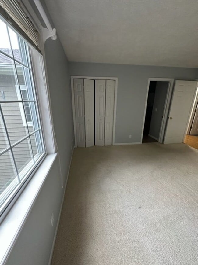 Building Photo - 2BR / 2BA Condo with Stunning Lake Views –...