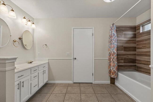 Building Photo - 206 Evergreen Cir