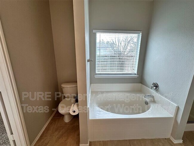 Building Photo - 5033 Caraway Dr