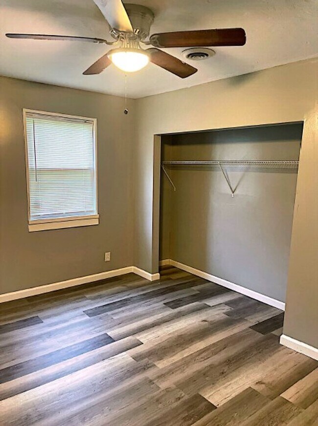 Building Photo - Coming soon! Great 2 bedroom with AC and detached garage!