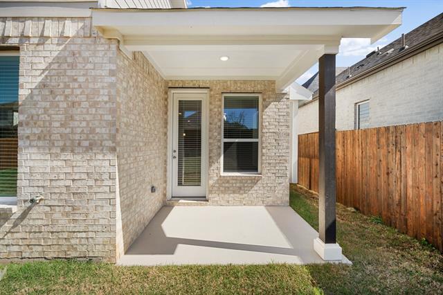 Building Photo - 912 Alberta