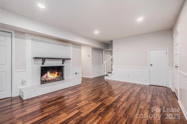Building Photo - 701 McNabb Ct