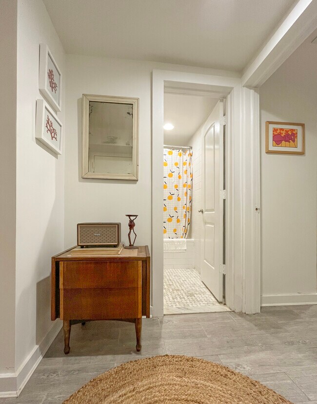 Building Photo - 124 Covert St