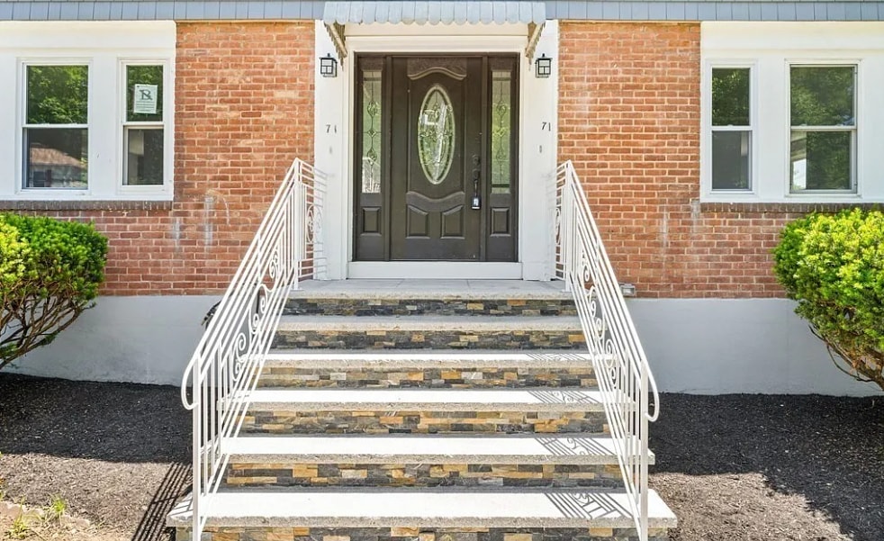 Building Photo - 71 Gladeside Ave