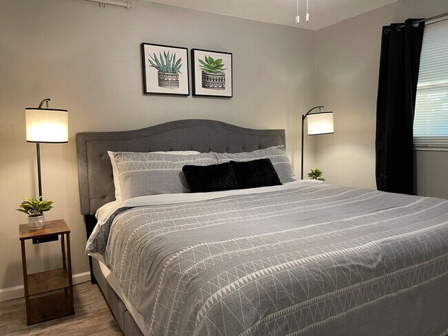 Building Photo - 2713 N Locust St