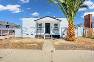 Building Photo - 265 Cherry Dr