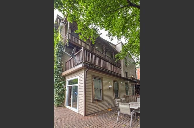 Large private deck - 505 Milton St