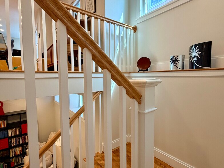 Building Photo - 13 Cottage Ave