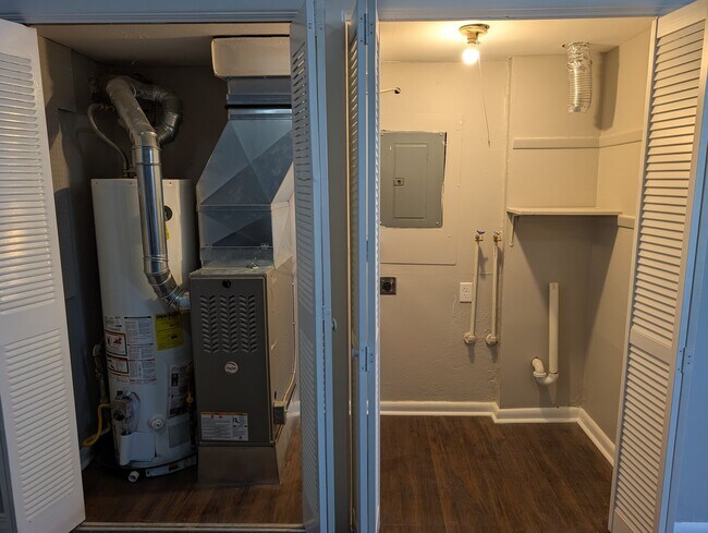 Building Photo - 110 Cromwell Pl