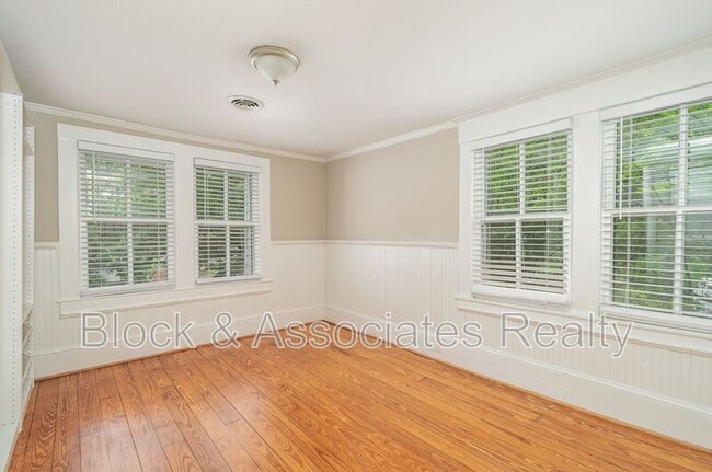 Building Photo - 1521 Seneca St